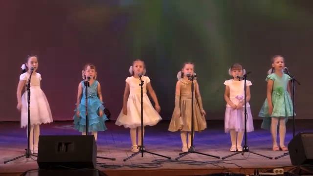 "Раз ладошка". Вокальный ансамбль "Капельки солнца" смотреть онлайн