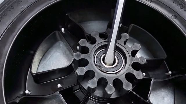 Ремонт колеса коляски Adamex - замена подшипников и фиксатора. смотреть онлайн