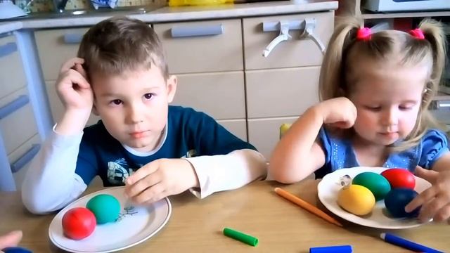 Раскрашиваем пасхальные яйца) We color Easter eggs) смотреть онлайн