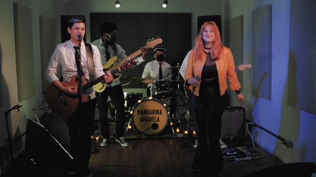 Mandarina Amarela apresenta Verbena Vermelha смотреть онлайн