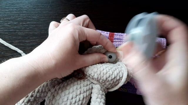 Как закрепить глаза игрушке / Как вставить глаза на безопасном креплении/ смотреть онлайн