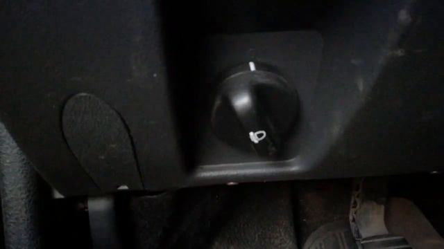 Корректировка угла наклона фар на Renault Sandero Stepway 2012 смотреть онлайн