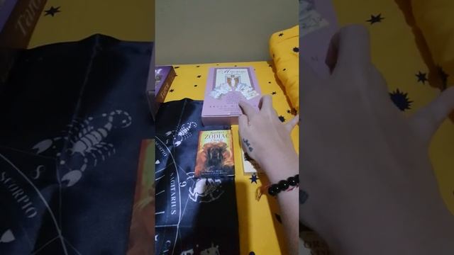 quick scan all decks that i've got.. tarot, tarot oracle, and oracle cards смотреть онлайн