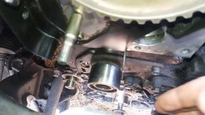 Renault Laguna 1.8 - 2.0. Как заменить ремень ГРМ и сальники.