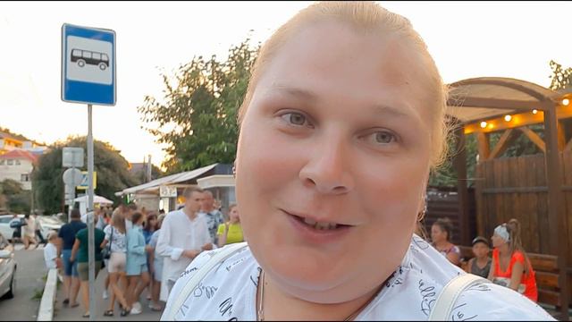 море Лазаревское. Ксюша поймала крабов.Узновали экскурсию. смотреть онлайн