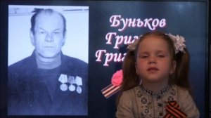 Над могилой в тихом парке