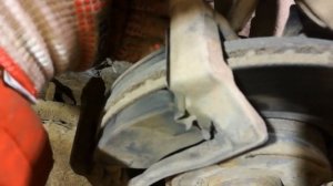 Устранение стука в передней подвеске Лада Ларгус, ремонт суппорта.