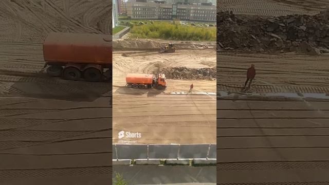 Приехала машина поливалка на стройку #Shorts смотреть онлайн
