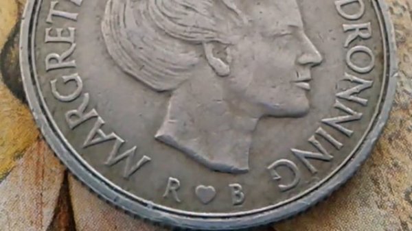 36439000 Old Medal MARGRETHE II DANMARKS DRONNING Royal Danish Mint Copenhagen, Denmark 1 KRONE 198