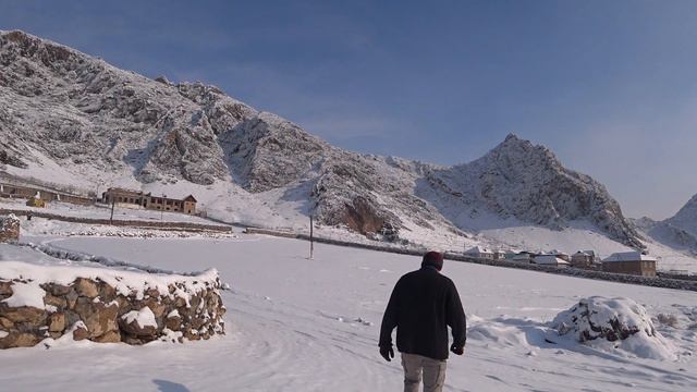 ЧТО МОЖНО СДЕЛАТЬ ИЗ МОЛОТКА? ТРОЕ ВЗРОСЛЫХ ДЕТЕЙ В МАГАЗИНЕ. TROFIMOV LIVE #11 смотреть онлайн