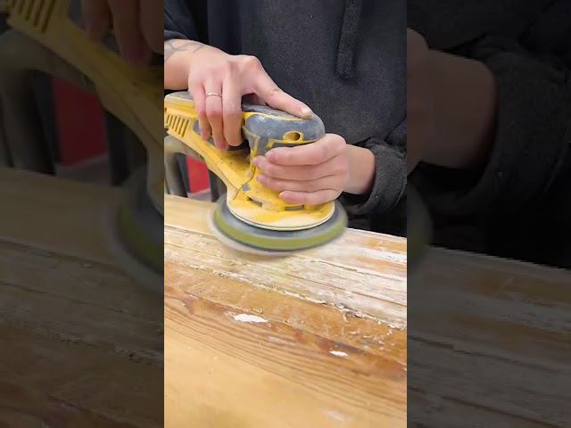 Шлифовка деревянной двери с помощью ручной шлифмашинки Schtaer SCH-150 смотреть онлайн