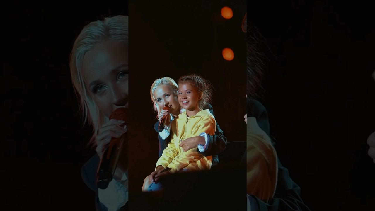 Пригласила на сцену девочку из зала Мечтаю так спеть со своей дочкой… #клавакока #music #live смотреть онлайн