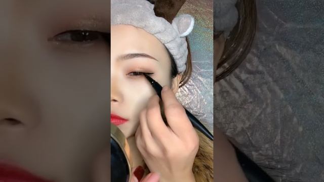 Почему эта техника для глаз с КАПЮШОНОМ лучше, чем крылатая подводка для глаз! смотреть онлайн