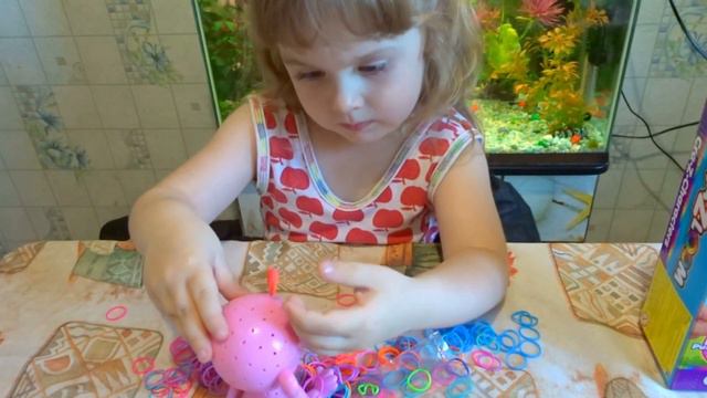 СУПЕР Классная ОБЕЗЬЯНКА:))) Набор для творчества CRA-Z-LOOM, Make a Mini Monkey! смотреть онлайн