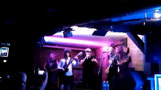 D\C Train - The razorz edge - live in Docker's ABC смотреть онлайн