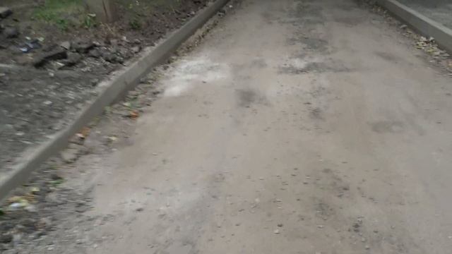 Ремонт дорог и тротуаров во дворах Харькова, второе июля 2017 смотреть онлайн