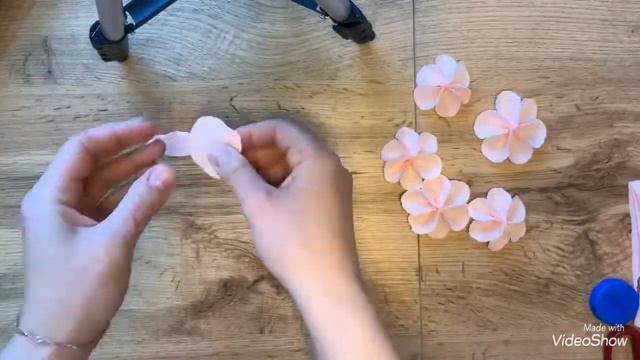 Цветы из гофрированной бумаги. Самый ПРОСТОЙ способ. смотреть онлайн