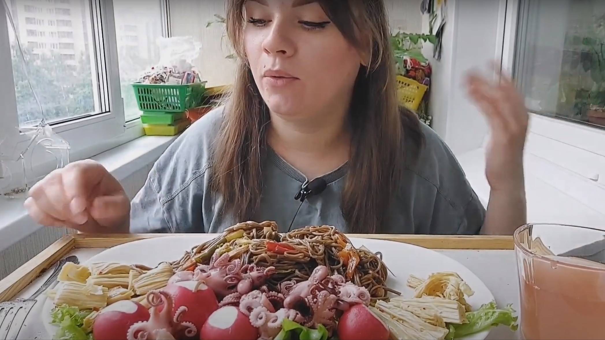 Мукбанг лапша WOK, осьминожки | MUKBANG Noodles wok смотреть онлайн