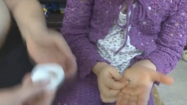 ОБРАБОТКА ушек после прокола, и подготовка к смене сережек!!! смотреть онлайн