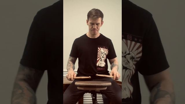 Упражнение на одиночные удары кистями. смотреть онлайн