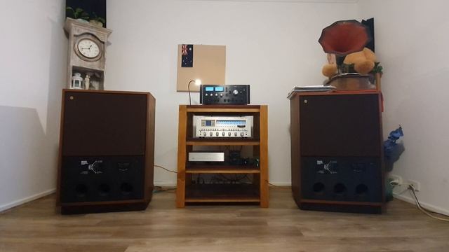 Marantz 2600 Power , Sansui AU20000 Pre, Denafrips Pontus DAC, Allo Digione Sig, Luna Orange cables смотреть онлайн