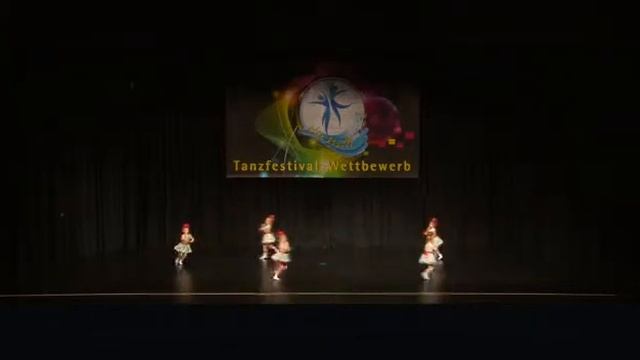Милашки.Танцует младшая группа ансамбля "Ладушки" IFIZe.V. Duisburg 2019 смотреть онлайн