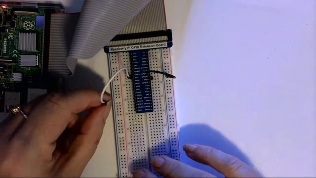 Raspberry Pi: Make an LED blink using GPIO pins and Python смотреть онлайн