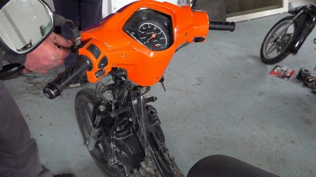 HONDA CUB 110cc Battery replacment into lithium смотреть онлайн