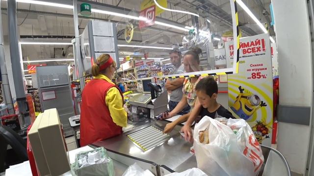 Отдыхаем с друзьями на море/всë съели/прекрасное завершение вечера/ужин на мангале смотреть онлайн