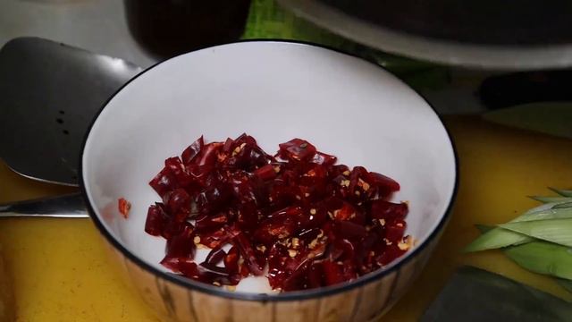 这岳父真疼女婿！特意喊二两去吃猪蹄子，却为喝酒漏了洋相 смотреть онлайн