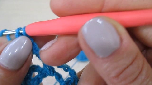 КАК ВЯЗАТЬ УЗОР СЕТОЧКА КРЮЧКОМ. HOW TO KNIT A MESH PATTERN WITH A HOOK. смотреть онлайн