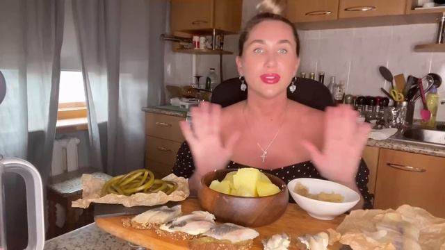 Парень продался за кожаный ремень/предателей не прощаю/мукбанг/селедка с картошкой смотреть онлайн