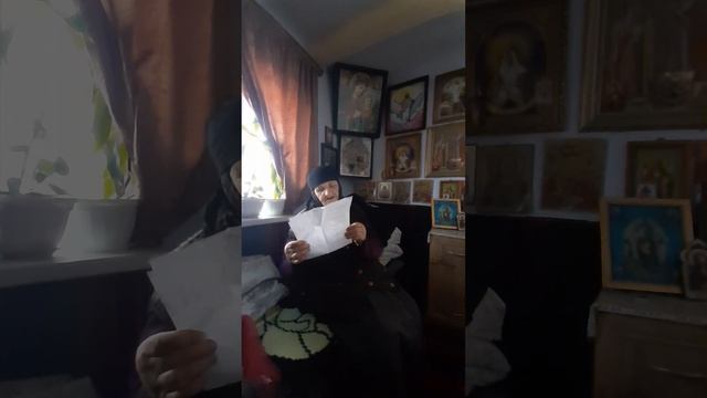 Матушка схимонахиня Неонила поет молитвенную песню на молдавском языке, она родилась в 1944 году смотреть онлайн