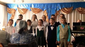 Пасху радостно встречаем и поём Христос Воскрес.