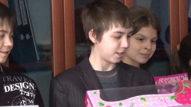 Полицейские привезли подарки в Макеевскую школу-интернат смотреть онлайн