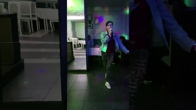 А художник берёт краски, рисует снова сказки. смотреть онлайн