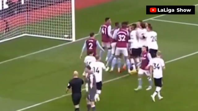 Cristiano Ronaldo PELEA vs Tyron Mings 🔥🔥 Audio Español смотреть онлайн