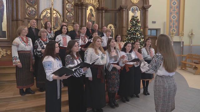 Різдвяні свята вже завершилися? Ні! То колядуймо разом!!! Виконує хор "Княжі дзвони" смотреть онлайн