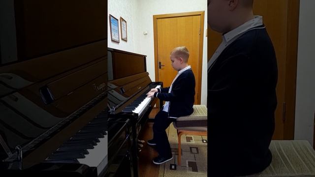 "Двухголосная инвенция c-moll" И.С.Бах (исп. Синявский Андрей Викторович, Муз.школа N16, РБ, 8 лет) смотреть онлайн