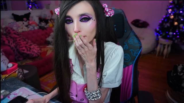 Eugenia Cooney Leaves Stream On Without Knowing | Twitch May 26, 2023 смотреть онлайн