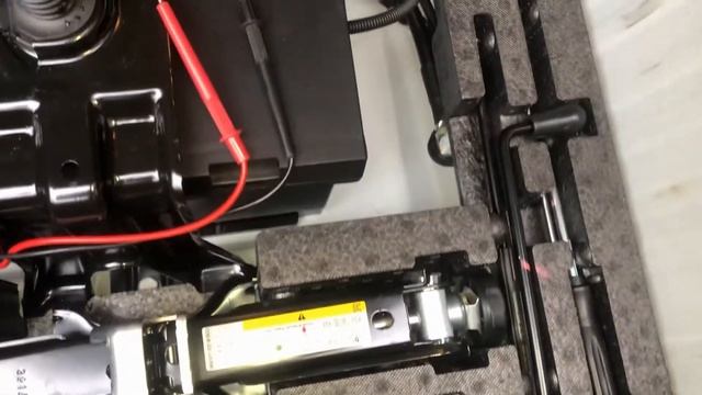 Ауди а4 Б8 рестайлинг . Audi A4 B8 . Какой на ауди а4 с завода установлен аккумулятор , смотрю .