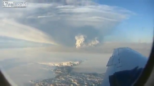 Извержение вулкана Гримсвотн на юго-востоке Исландии смотреть онлайн