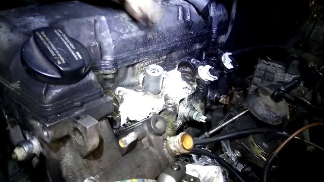 Mercedes Sprinter - Снятие головки блока цилиндров смотреть онлайн