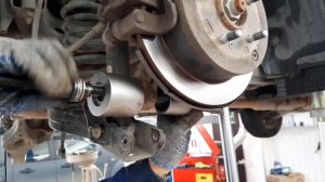 KIA SPORTAGE ремонт своими руками -замена задних сайлентблоков - видеоурок