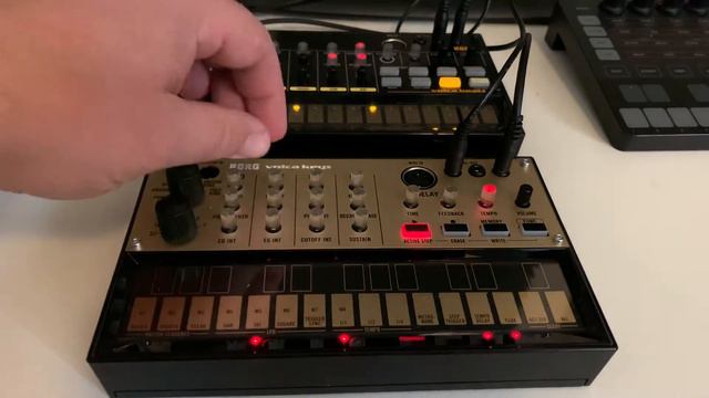 Korg Volca Keys & Korg Volca Beats Techno Jam Session #stayhome #fuckcorona смотреть онлайн