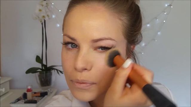 "No Makeup" makeup look & BIG Bun tutorial | For school & work смотреть онлайн