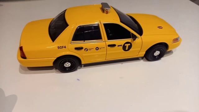 John Wick II Ford Crown Victoria NYC Taxi Greenlight 1:24 modell Limitet Edition смотреть онлайн