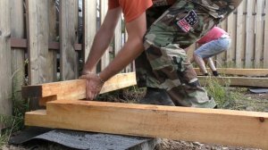 Как построить деревянный настил на даче? Смотрите видеоинструкцию!