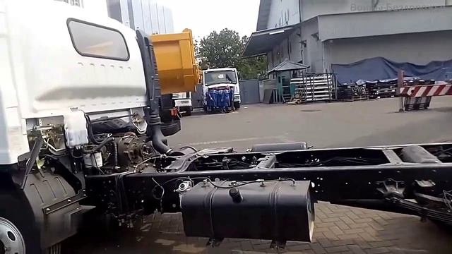 Процесс сборки Автобетоносмесителя FAW осуществляется с помощью Вилочного Погрузчика и Буксирного смотреть онлайн