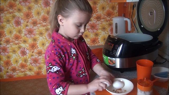 Учимся готовить. Яичница в хлебе в мультиварке (мастер-класс). смотреть онлайн